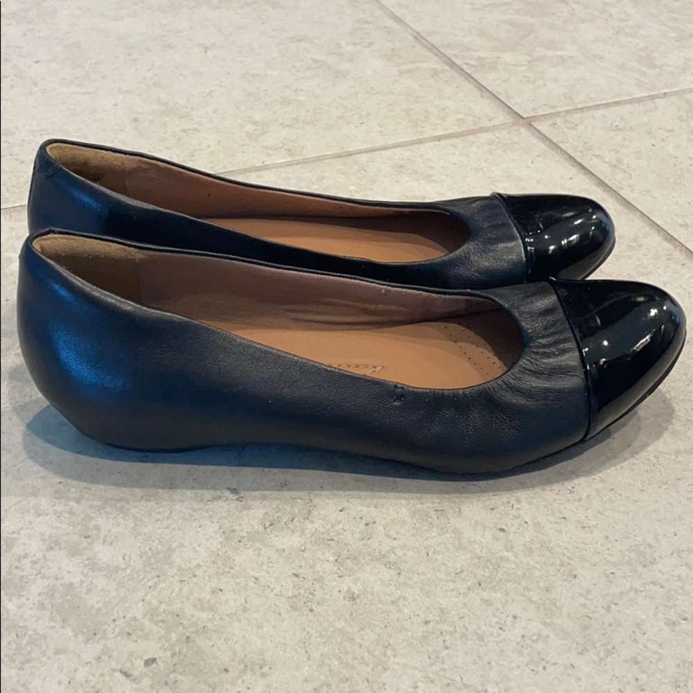 Worn once Clarks artisan flats